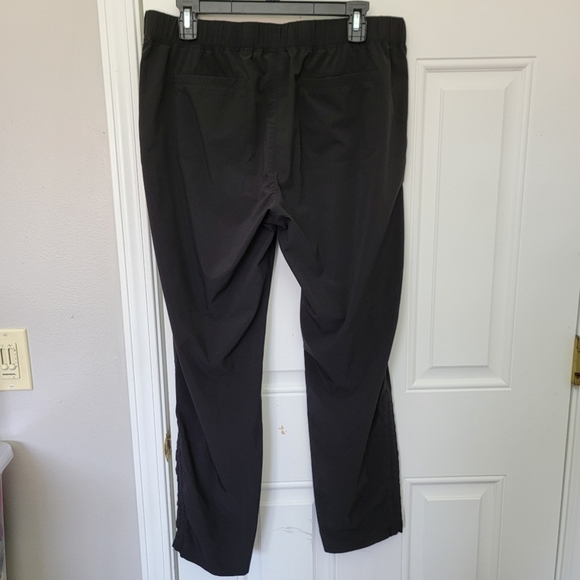 Athleta Women's Joggers Black Front Zip Pockets Lightweight Pull On Size 14 - Picture 4 of 13